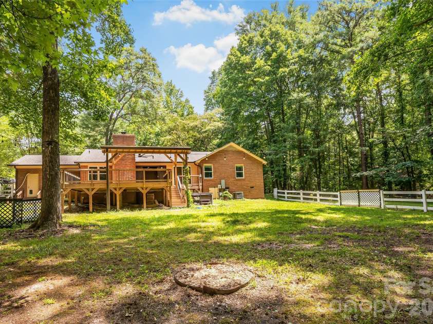 292 Canonero Place, Fort Mill, SC 29707.  MLS# CAR4398008, YatesRealty ID 36504. 