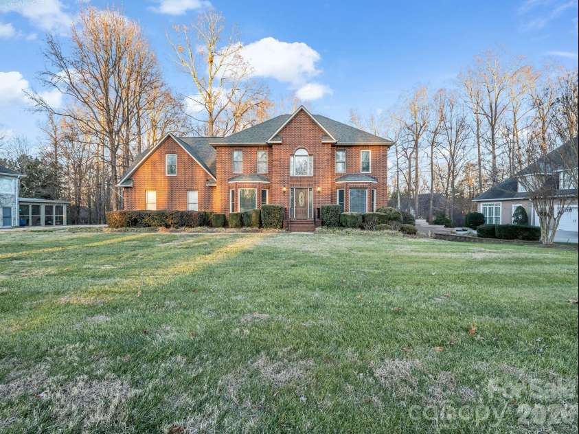 907 Weymouth Drive, Gastonia, NC 28056.  MLS# CAR4328051, YatesRealty ID 36506. 