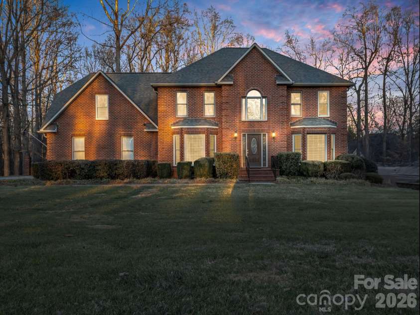 907 Weymouth Drive, Gastonia, NC 28056.  MLS# CAR4328051, YatesRealty ID 36506. 