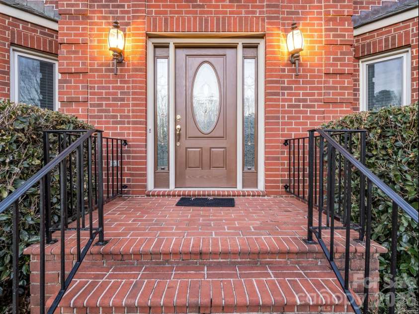 907 Weymouth Drive, Gastonia, NC 28056.  MLS# CAR4328051, YatesRealty ID 36506. 