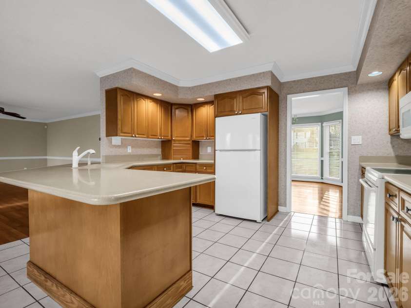 907 Weymouth Drive, Gastonia, NC 28056.  MLS# CAR4328051, YatesRealty ID 36506. 