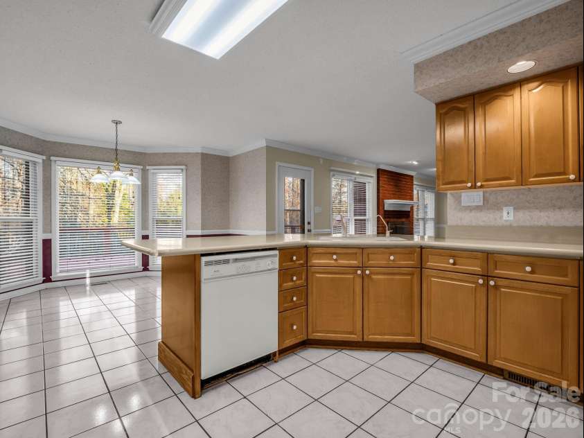 907 Weymouth Drive, Gastonia, NC 28056.  MLS# CAR4328051, YatesRealty ID 36506. 
