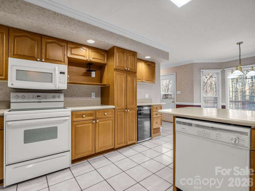 907 Weymouth Drive, Gastonia, NC 28056.  MLS# CAR4328051, YatesRealty ID 36506. 
