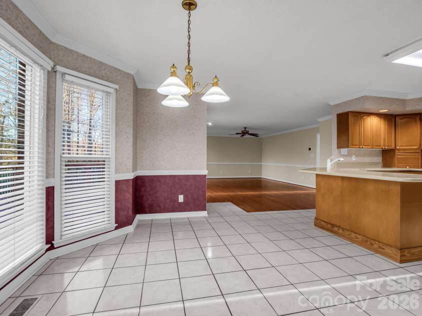 907 Weymouth Drive, Gastonia, NC 28056.  MLS# CAR4328051, YatesRealty ID 36506. 