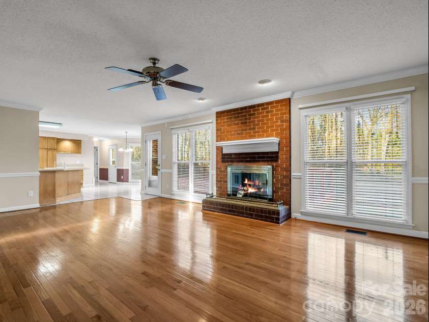 907 Weymouth Drive, Gastonia, NC 28056.  MLS# CAR4328051, YatesRealty ID 36506. 