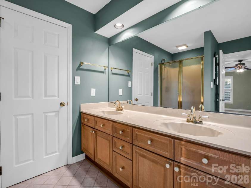 907 Weymouth Drive, Gastonia, NC 28056.  MLS# CAR4328051, YatesRealty ID 36506. 