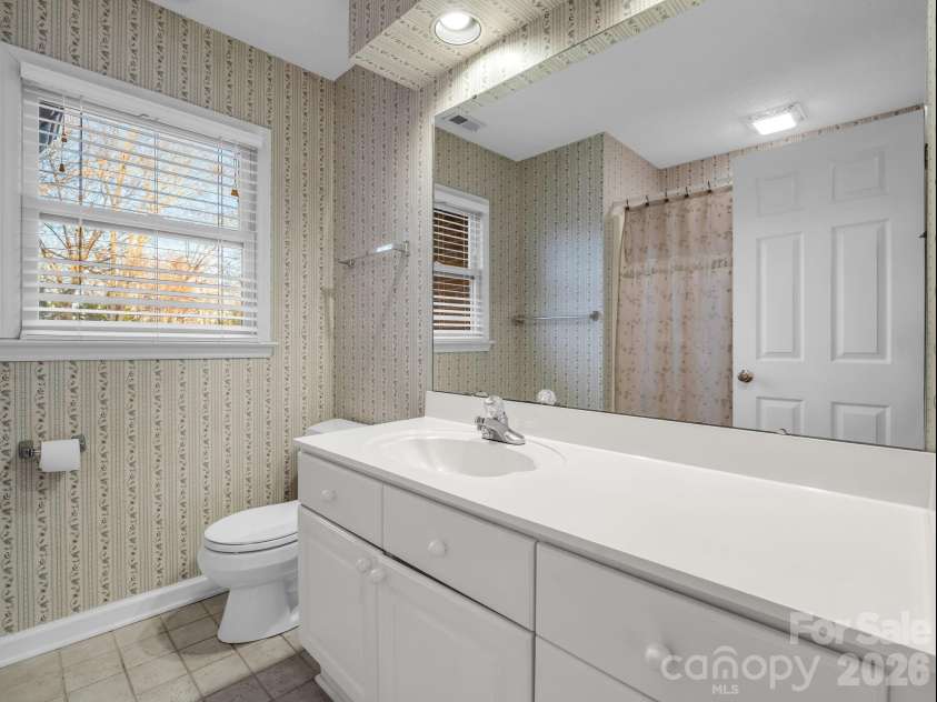 907 Weymouth Drive, Gastonia, NC 28056.  MLS# CAR4328051, YatesRealty ID 36506. 