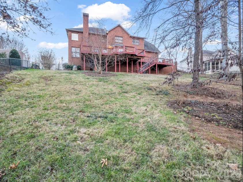 907 Weymouth Drive, Gastonia, NC 28056.  MLS# CAR4328051, YatesRealty ID 36506. 