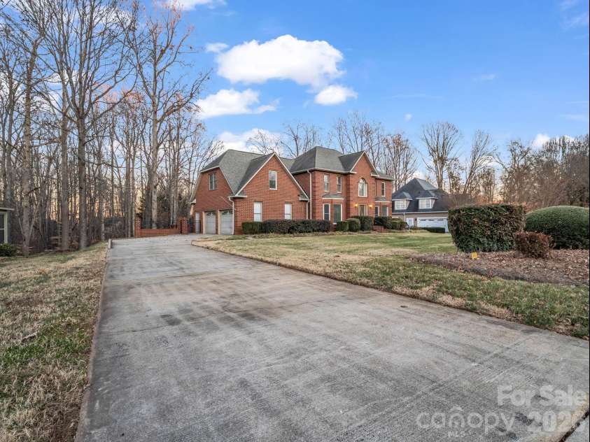 907 Weymouth Drive, Gastonia, NC 28056.  MLS# CAR4328051, YatesRealty ID 36506. 