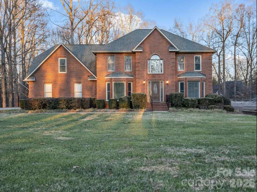907 Weymouth Drive, Gastonia, NC 28056.  MLS# CAR4328051, YatesRealty ID 36506. 