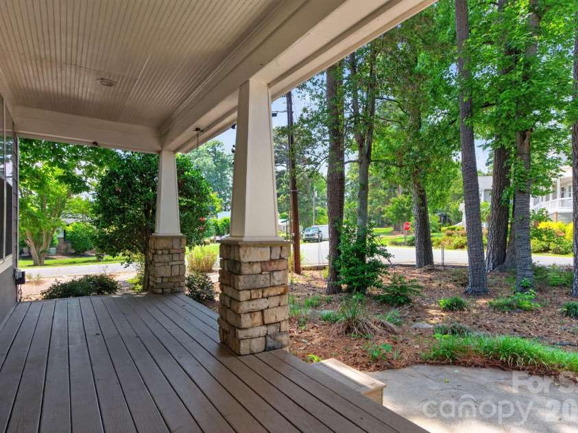 21313 Island Forest Drive, Cornelius, NC 28031.  MLS# CAR4386103, YatesRealty ID 36507. 