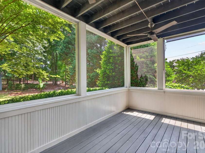 21313 Island Forest Drive, Cornelius, NC 28031.  MLS# CAR4386103, YatesRealty ID 36507. 
