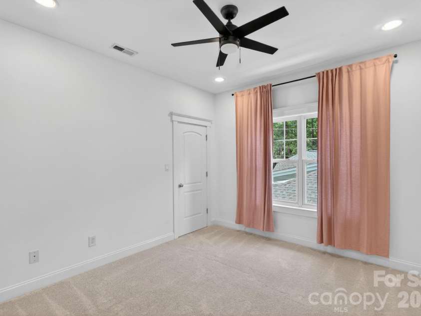 21313 Island Forest Drive, Cornelius, NC 28031.  MLS# CAR4386103, YatesRealty ID 36507. 