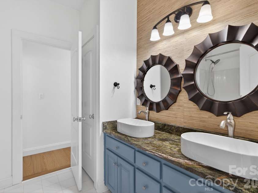 21313 Island Forest Drive, Cornelius, NC 28031.  MLS# CAR4386103, YatesRealty ID 36507. 
