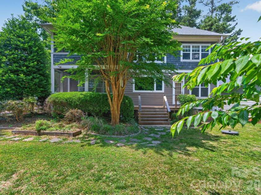 21313 Island Forest Drive, Cornelius, NC 28031.  MLS# CAR4386103, YatesRealty ID 36507. 