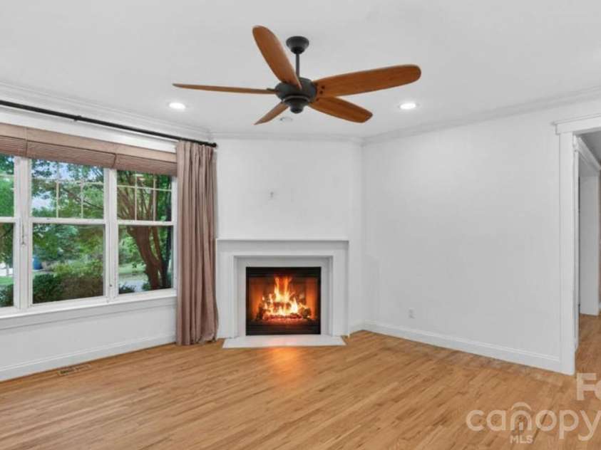 21313 Island Forest Drive, Cornelius, NC 28031.  MLS# CAR4386103, YatesRealty ID 36507. 