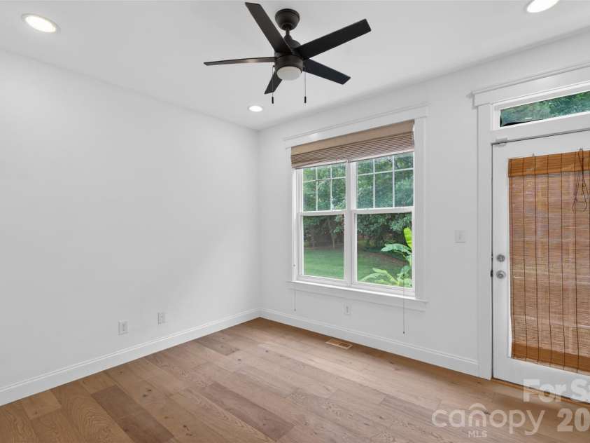 21313 Island Forest Drive, Cornelius, NC 28031.  MLS# CAR4386103, YatesRealty ID 36507. 
