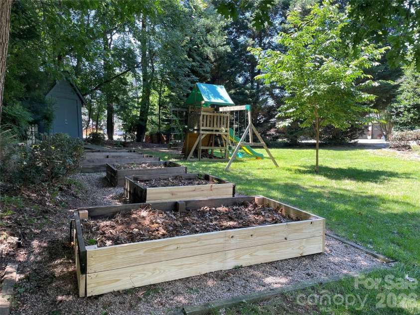 21313 Island Forest Drive, Cornelius, NC 28031.  MLS# CAR4386103, YatesRealty ID 36507. 