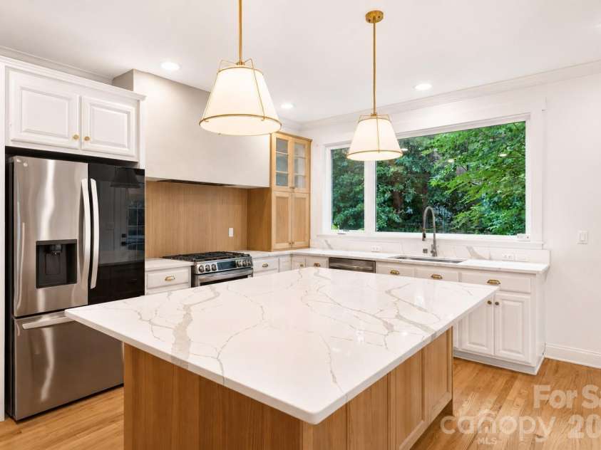 21313 Island Forest Drive, Cornelius, NC 28031.  MLS# CAR4386103, YatesRealty ID 36507. 