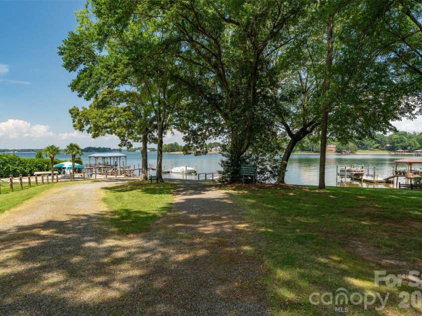 21313 Island Forest Drive, Cornelius, NC 28031.  MLS# CAR4386103, YatesRealty ID 36507. Community Lake Access