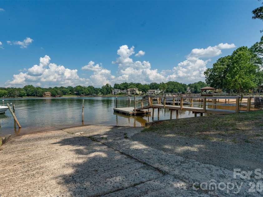 21313 Island Forest Drive, Cornelius, NC 28031.  MLS# CAR4386103, YatesRealty ID 36507. Community Lake Access
