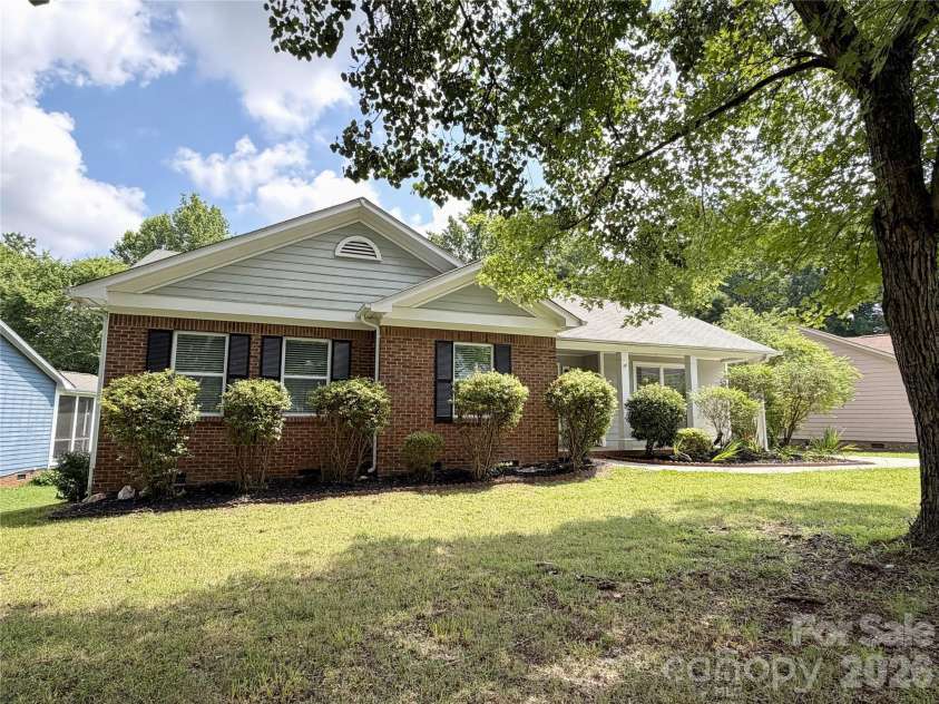 3323 Chistow Road, Matthews, NC 28105.  MLS# CAR4398807, YatesRealty ID 36508. 