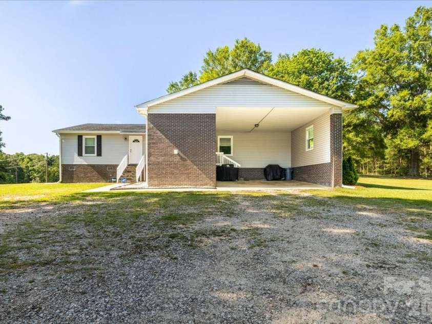 1080 Garnette Road, Lancaster, SC 29720.  MLS# CAR4400924, YatesRealty ID 36509. 