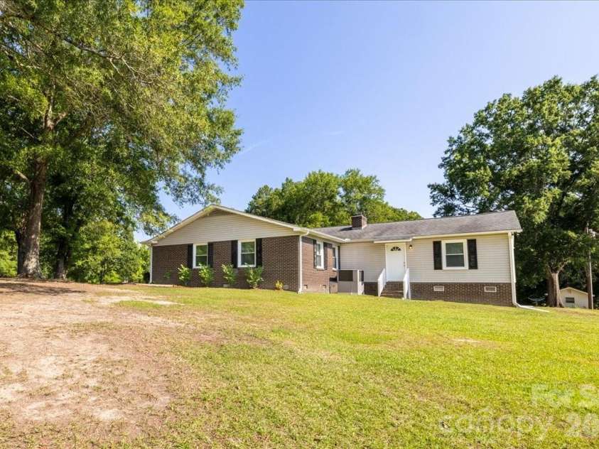 1080 Garnette Road, Lancaster, SC 29720.  MLS# CAR4400924, YatesRealty ID 36509. 