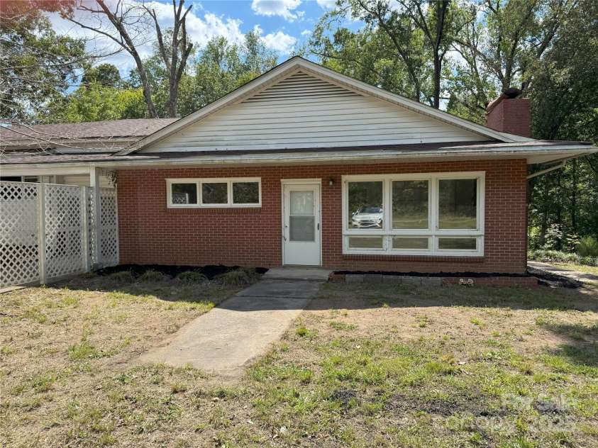 953 Pinckney Road, Chester, SC 29706.  MLS# CAR4303311, YatesRealty ID 3651. 