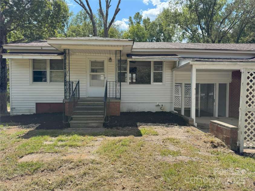 953 Pinckney Road, Chester, SC 29706.  MLS# CAR4303311, YatesRealty ID 3651. 