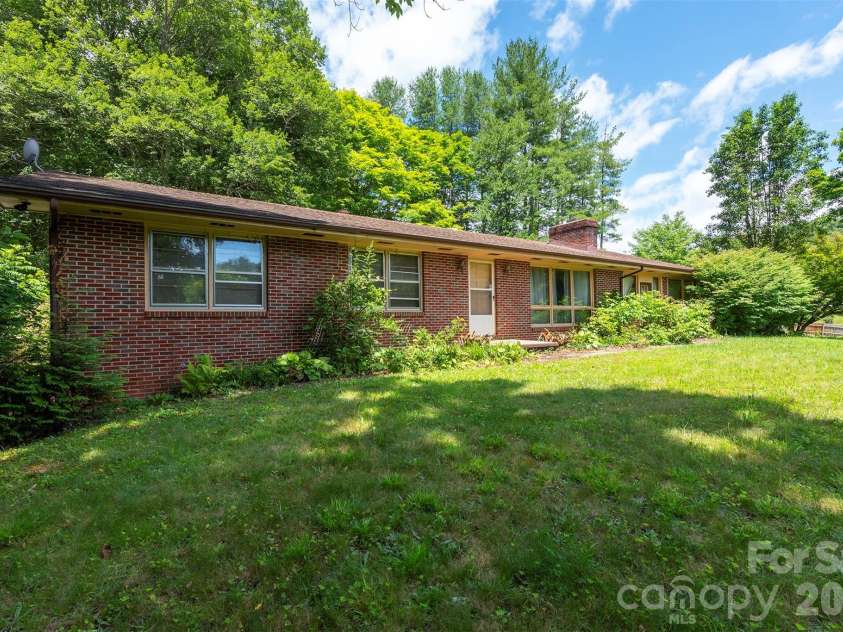 637 Fisher Lane, Marshall, NC 28753.  MLS# CAR4396966, YatesRealty ID 36510. 