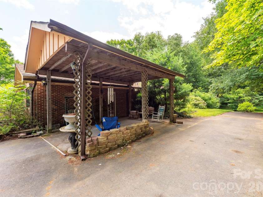 637 Fisher Lane, Marshall, NC 28753.  MLS# CAR4396966, YatesRealty ID 36510. 