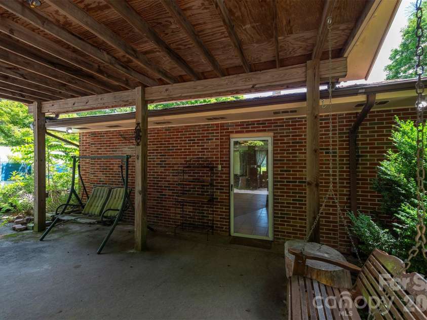 637 Fisher Lane, Marshall, NC 28753.  MLS# CAR4396966, YatesRealty ID 36510. 