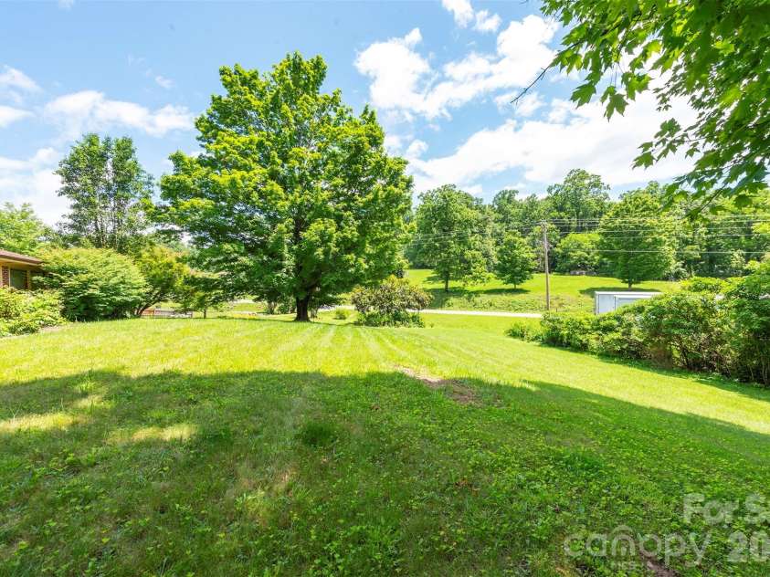 637 Fisher Lane, Marshall, NC 28753.  MLS# CAR4396966, YatesRealty ID 36510. 