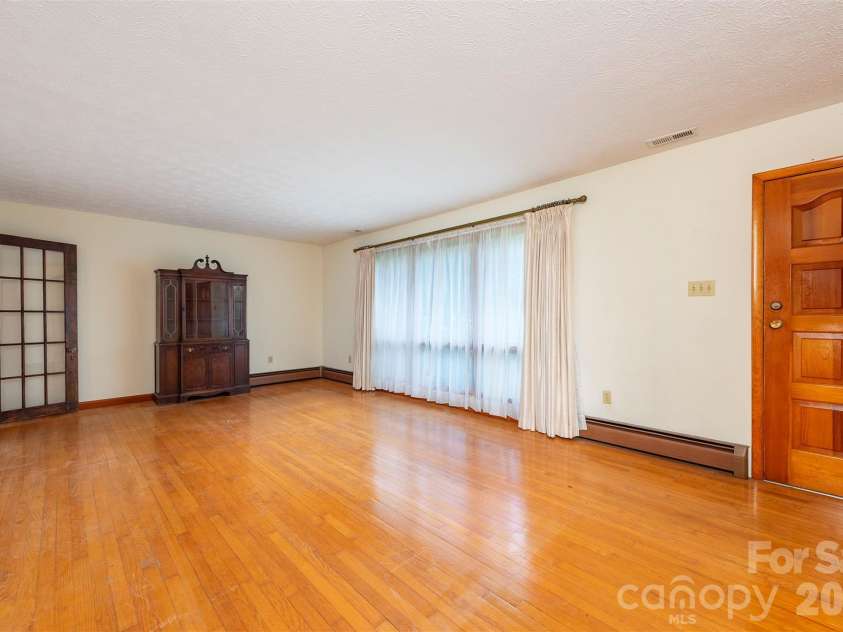 637 Fisher Lane, Marshall, NC 28753.  MLS# CAR4396966, YatesRealty ID 36510. 