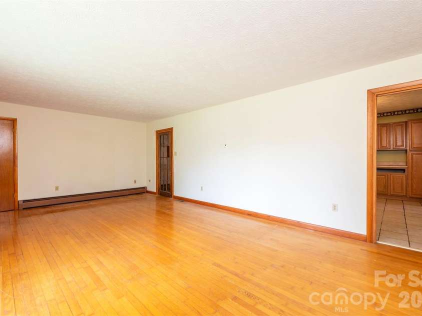 637 Fisher Lane, Marshall, NC 28753.  MLS# CAR4396966, YatesRealty ID 36510. 