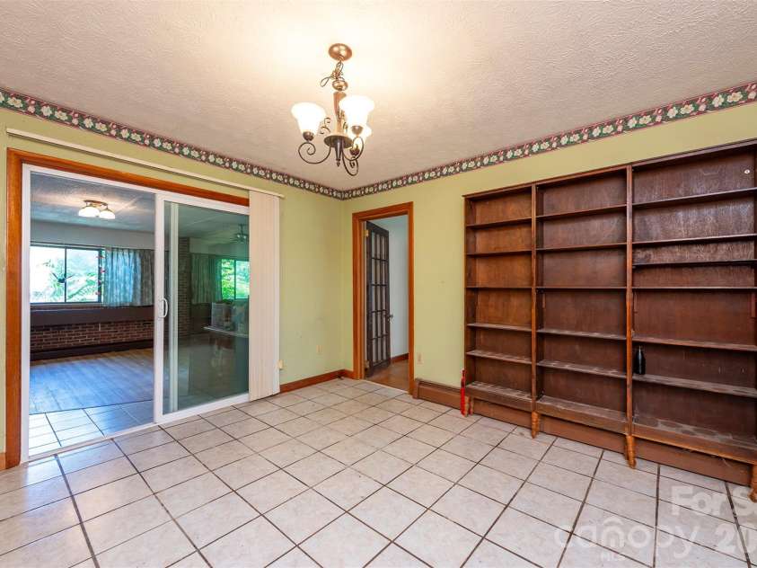 637 Fisher Lane, Marshall, NC 28753.  MLS# CAR4396966, YatesRealty ID 36510. 