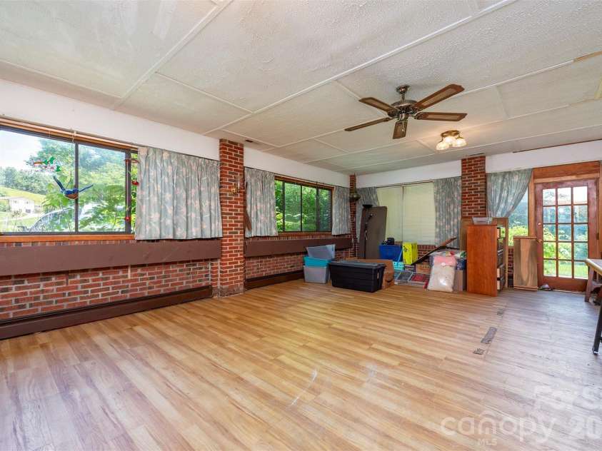 637 Fisher Lane, Marshall, NC 28753.  MLS# CAR4396966, YatesRealty ID 36510. 