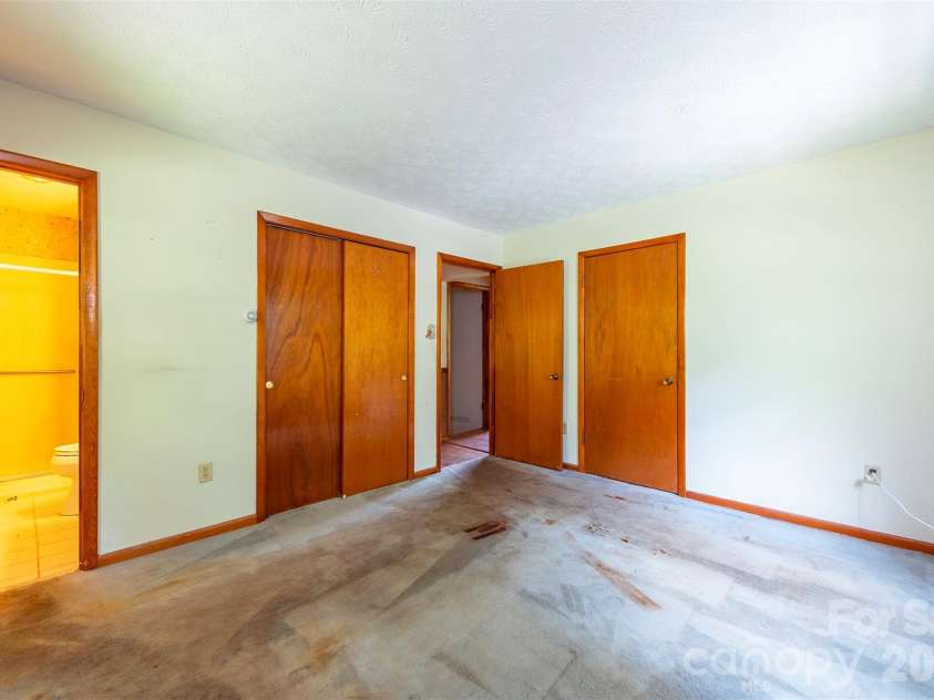 637 Fisher Lane, Marshall, NC 28753.  MLS# CAR4396966, YatesRealty ID 36510. 