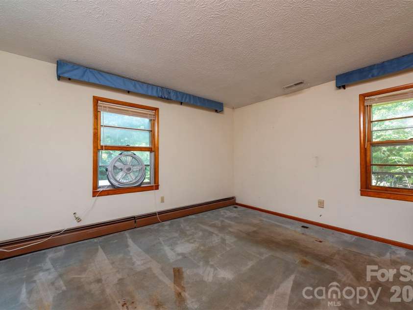 637 Fisher Lane, Marshall, NC 28753.  MLS# CAR4396966, YatesRealty ID 36510. 