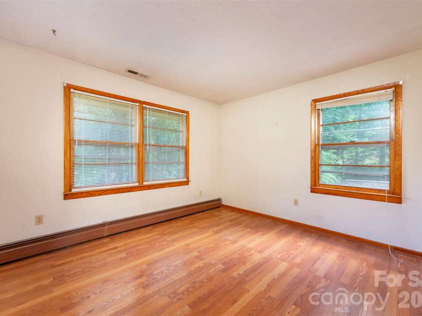 637 Fisher Lane, Marshall, NC 28753.  MLS# CAR4396966, YatesRealty ID 36510. 