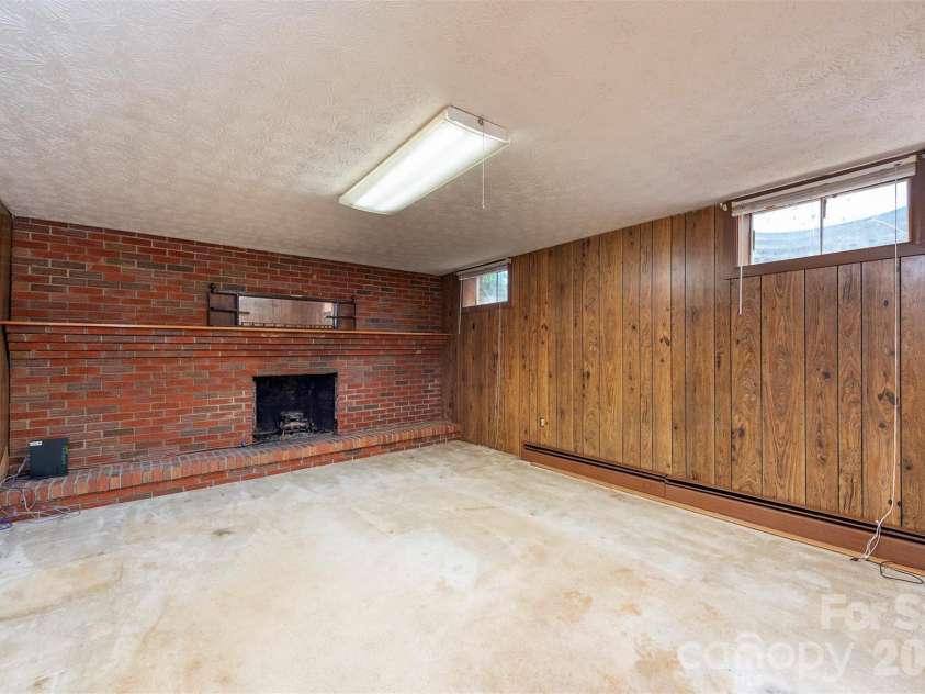 637 Fisher Lane, Marshall, NC 28753.  MLS# CAR4396966, YatesRealty ID 36510. 