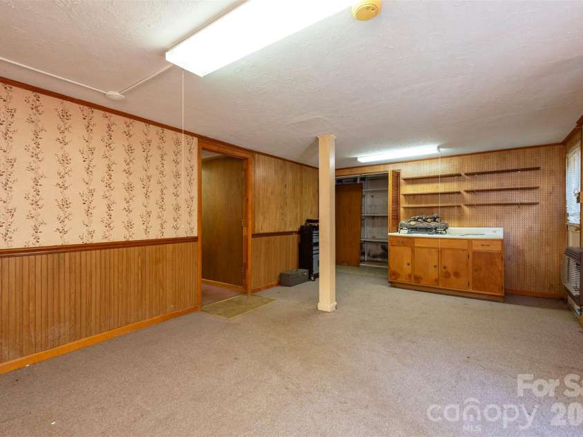 637 Fisher Lane, Marshall, NC 28753.  MLS# CAR4396966, YatesRealty ID 36510. 