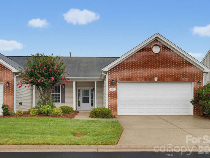 119 Maryland Drive, Thomasville, NC 27360.  MLS# CAR4402884, YatesRealty ID 36511. 
