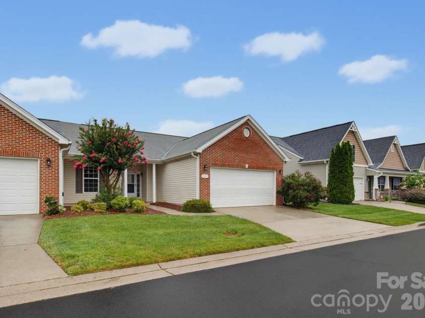 119 Maryland Drive, Thomasville, NC 27360.  MLS# CAR4402884, YatesRealty ID 36511. 