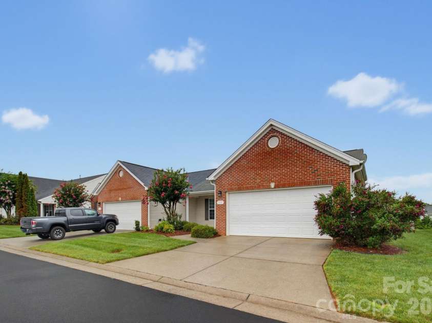 119 Maryland Drive, Thomasville, NC 27360.  MLS# CAR4402884, YatesRealty ID 36511. 