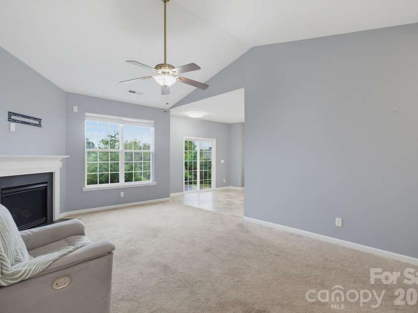 119 Maryland Drive, Thomasville, NC 27360.  MLS# CAR4402884, YatesRealty ID 36511. 
