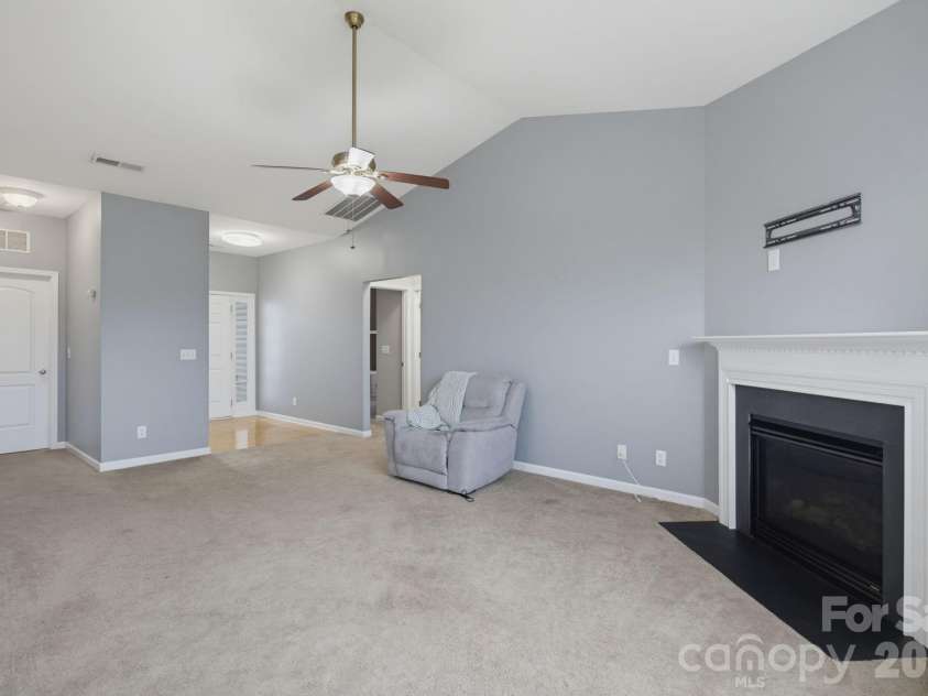 119 Maryland Drive, Thomasville, NC 27360.  MLS# CAR4402884, YatesRealty ID 36511. 