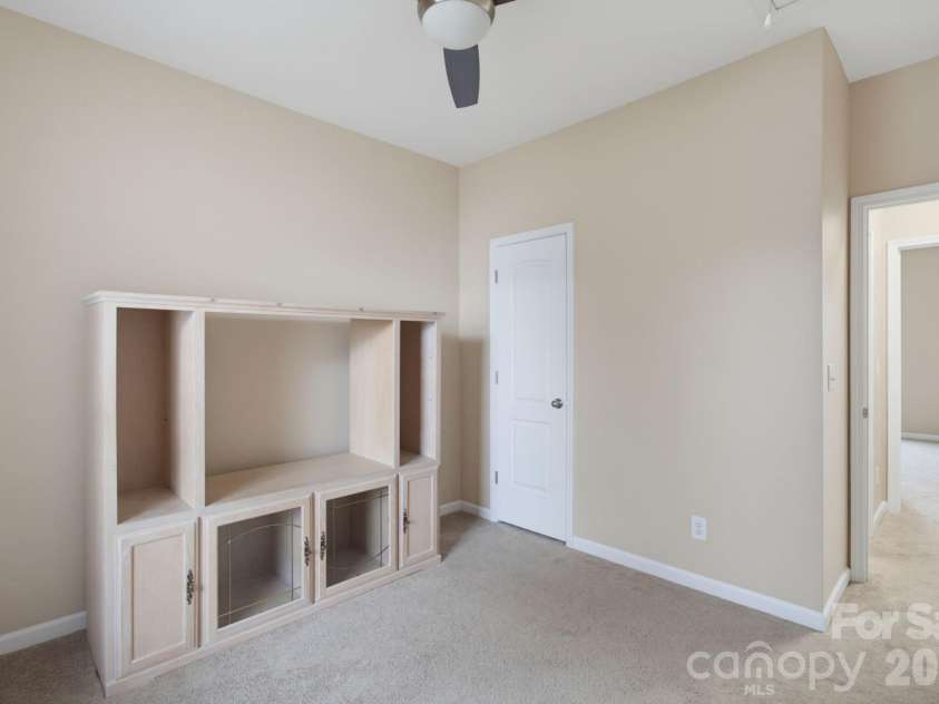 119 Maryland Drive, Thomasville, NC 27360.  MLS# CAR4402884, YatesRealty ID 36511. 