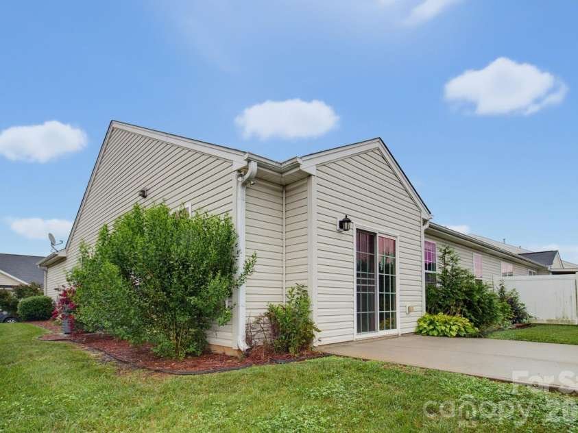 119 Maryland Drive, Thomasville, NC 27360.  MLS# CAR4402884, YatesRealty ID 36511. 